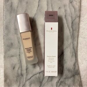 Elizabeth Arden Flawless Finish Skincaring Foundation Shade 150N Neutral New